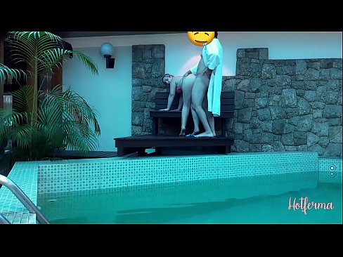 ❤️ Baas nooi bediende swembad toe, maar kon nie 'n warm weerstaan nie ️ Seksvideo op af.super-vip.top ❌️❤